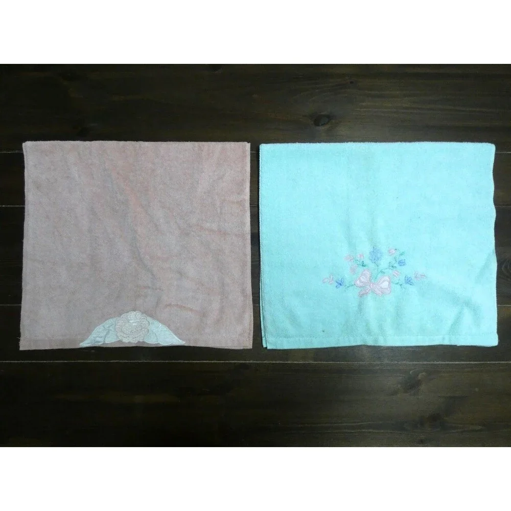The Avanti Look 70s Vintage Set of 2 Hand Towels Embroidered Pink Green 28